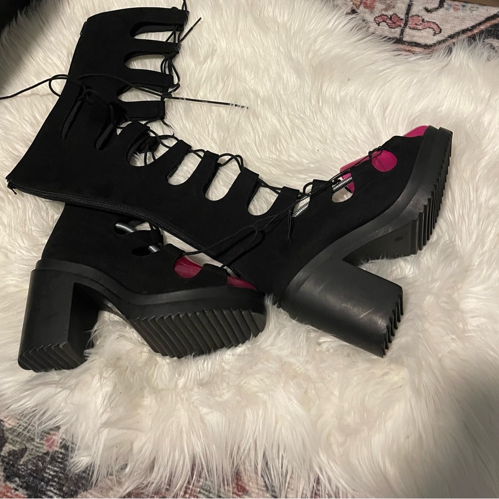 Lace up knee high zip up goth boots size 9 new with tags